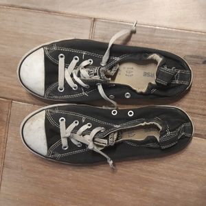 Low black converse slip ons